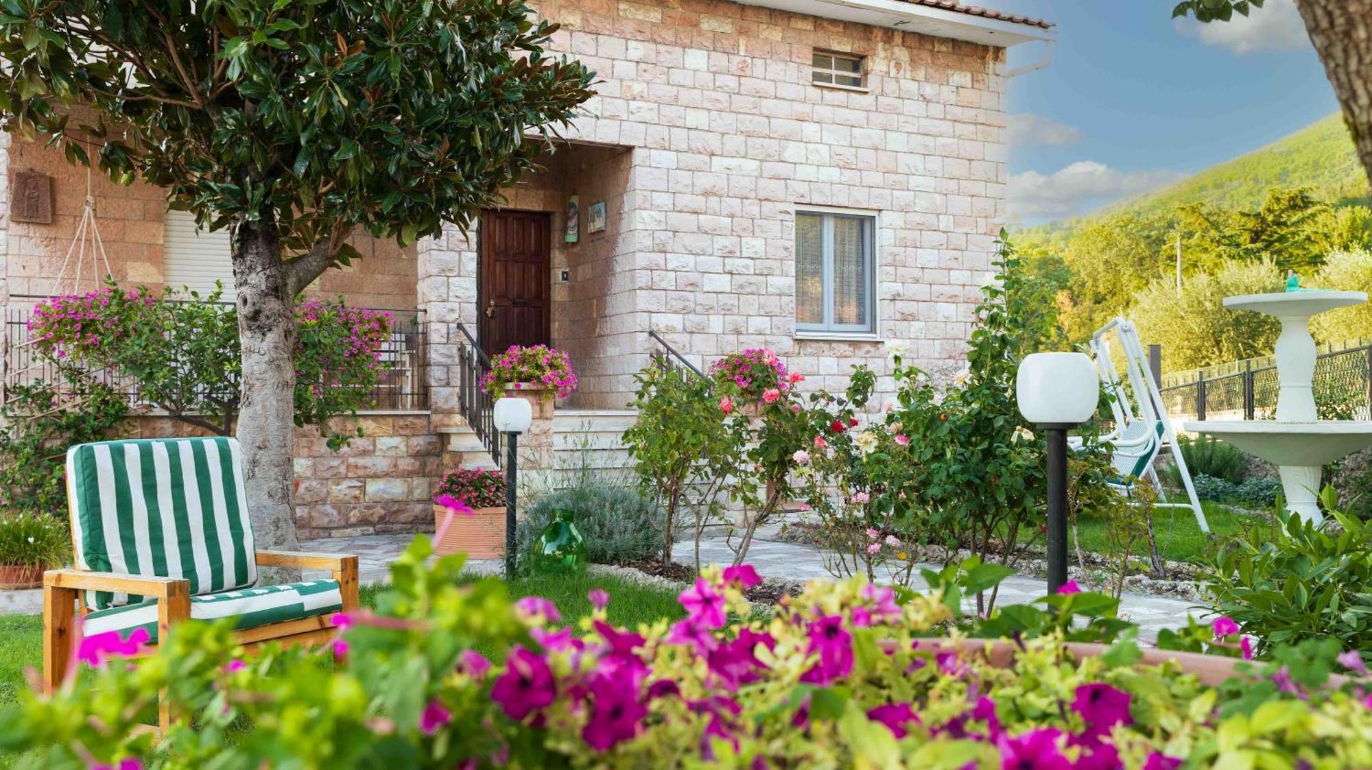 Villa La Casa Dei Fiori Asís Exterior foto