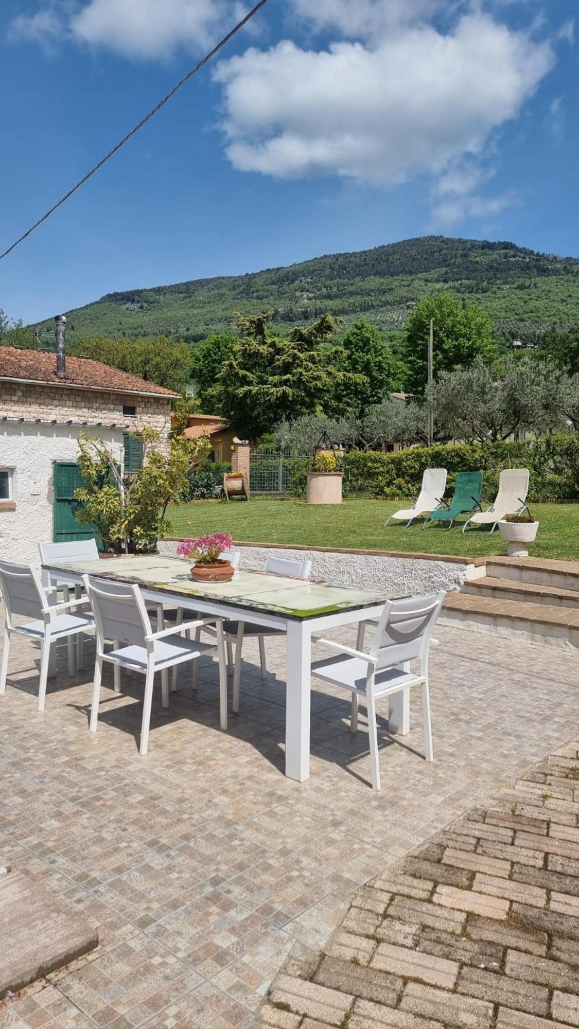 Villa La Casa Dei Fiori Asís Exterior foto