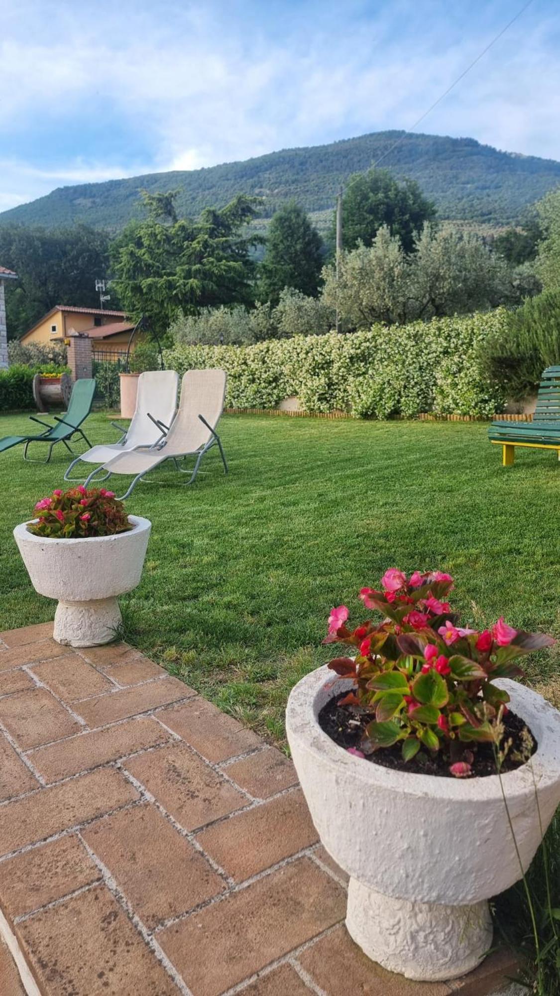 Villa La Casa Dei Fiori Asís Exterior foto